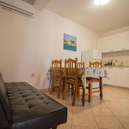 Apartments Petar Maksan Pakostane Bagian luar foto