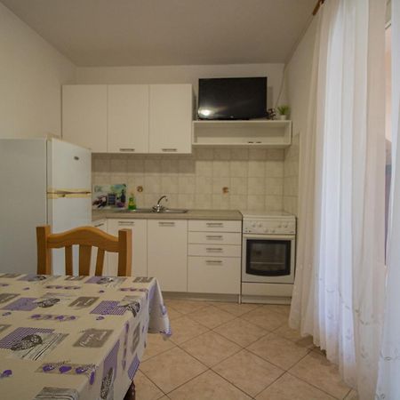 Apartments Petar Maksan Pakostane Bagian luar foto