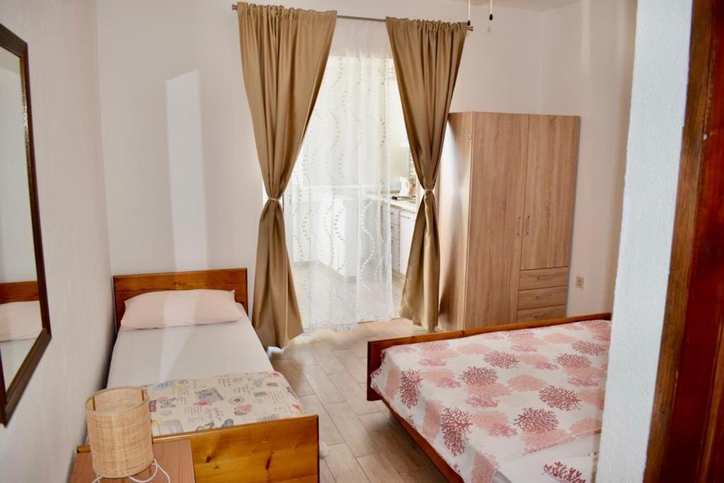 Apartments Petar Maksan Pakostane Bagian luar foto