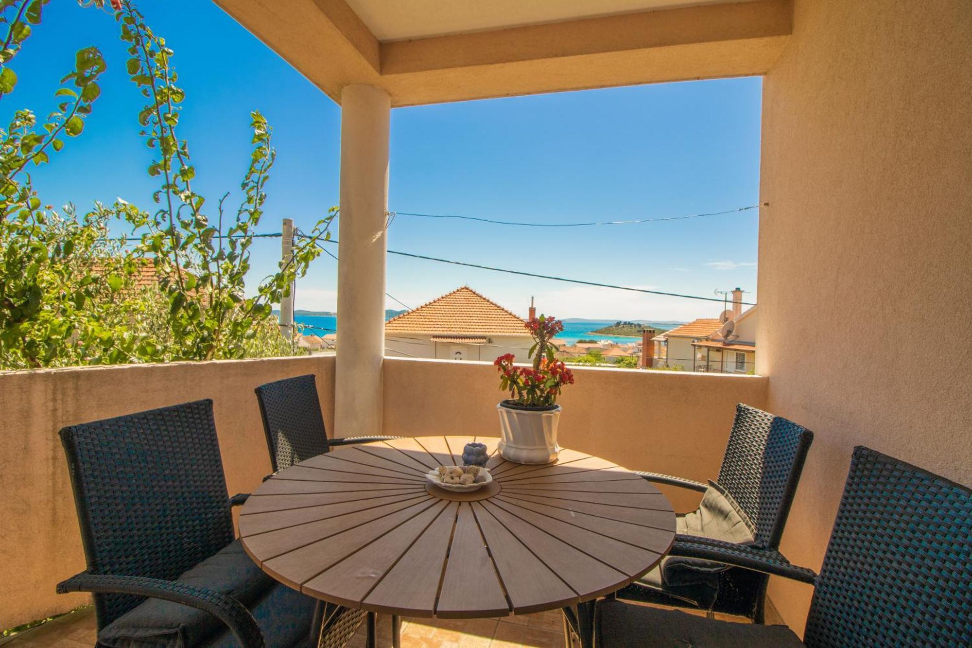 Apartments Petar Maksan Pakostane Bagian luar foto
